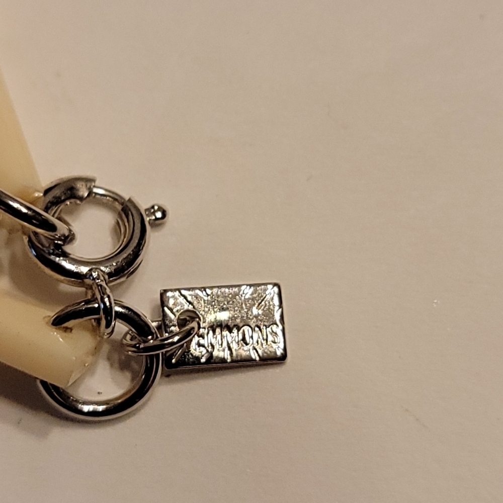 NWT Emmons for Parklane Vintage Faux Ivory Rectangular Fauceted Bead Necklace - Picture 4 of 4
